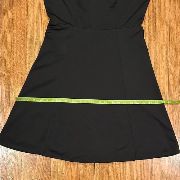 Classic Black Sleeveless V-Neck Dress Size Medium - Picture 14 of 14